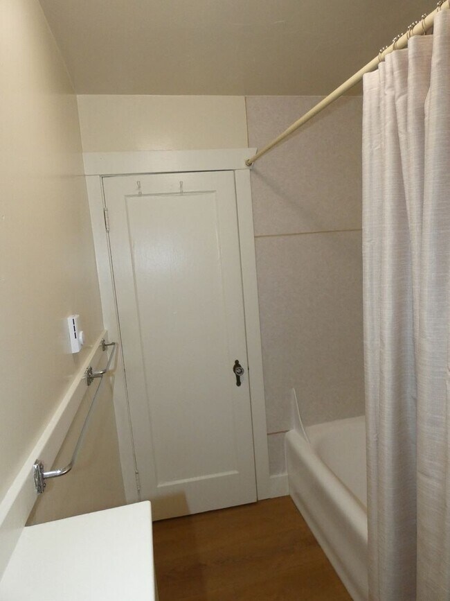 Building Photo - 1022 Caroline St