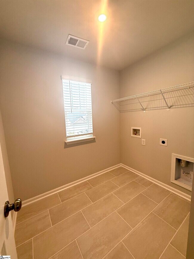 Building Photo - 141 Gervais Cir