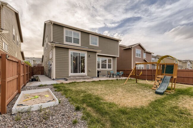 Building Photo - **** SPECIAL OFFER: 1 Month Rent FREE, if lease by July 1st week ****** Beautiful 4 bed, 4 bath h...