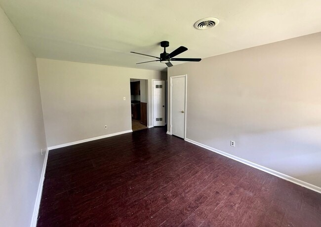 Building Photo - 2017 Fairfield Dr