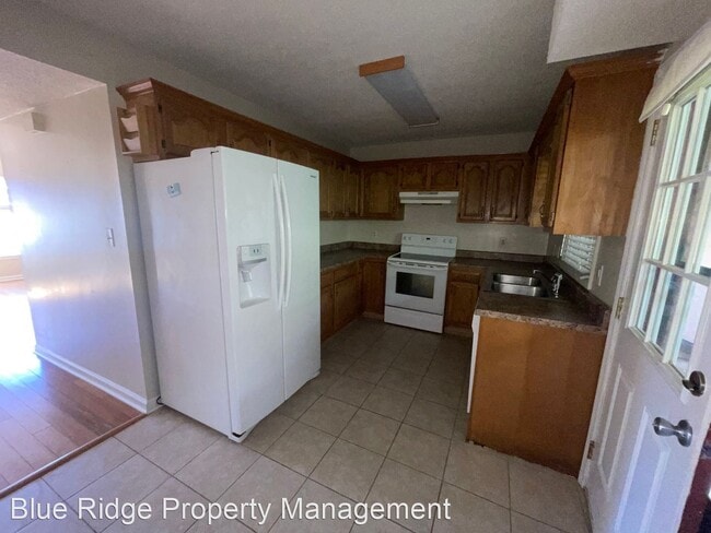 Building Photo - 2 br, 1.5 bath House - 203 Phoenix Court