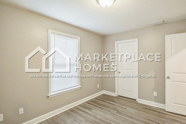 Building Photo - 216 Hendricks Pl