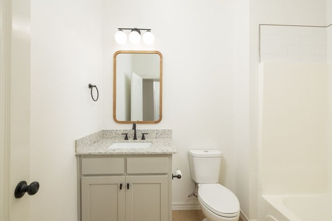 Building Photo - 1137 N Leverett Ave