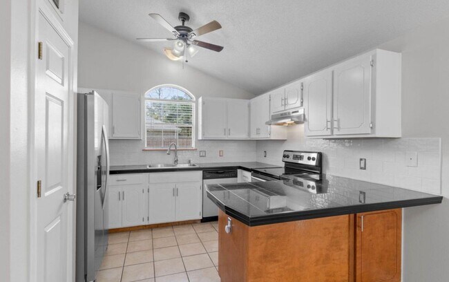 Building Photo - 1810 Hurlburt Rd