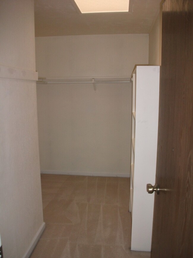 Building Photo - 3 Bedroom Townhouse in South San Jose