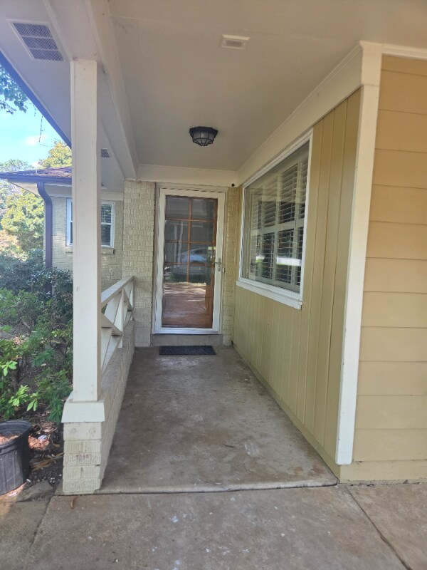 Building Photo - 5360 Brenton Ave