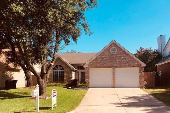 Building Photo - 4748 Bracken Dr