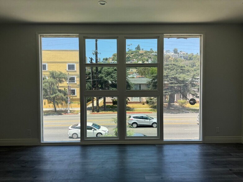 Building Photo - 4150 Los Feliz Blvd