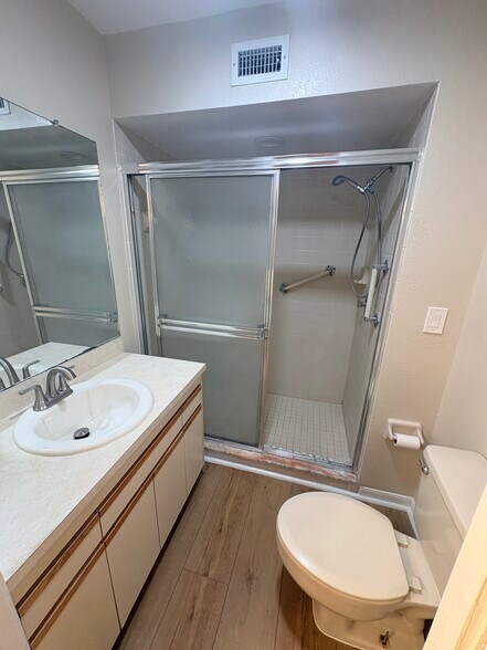 Building Photo - 444 Bouchelle Dr