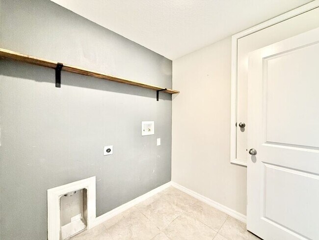 Building Photo - 17134 White Mangrove Dr