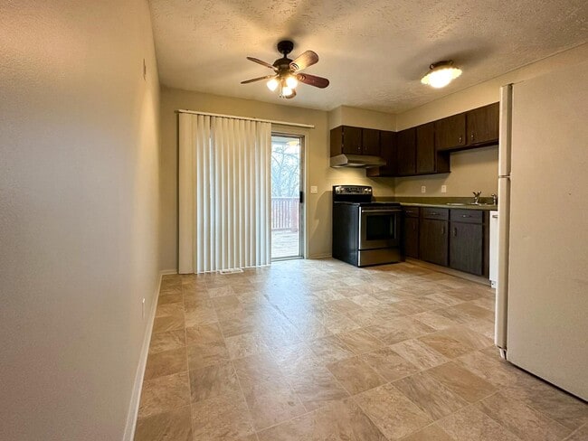 Building Photo - 2130 Essex Rd