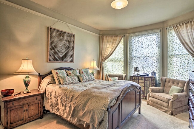 Building Photo - 233 Ashbury St