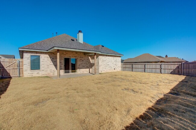 Building Photo - Custom built home in West Lubbock
