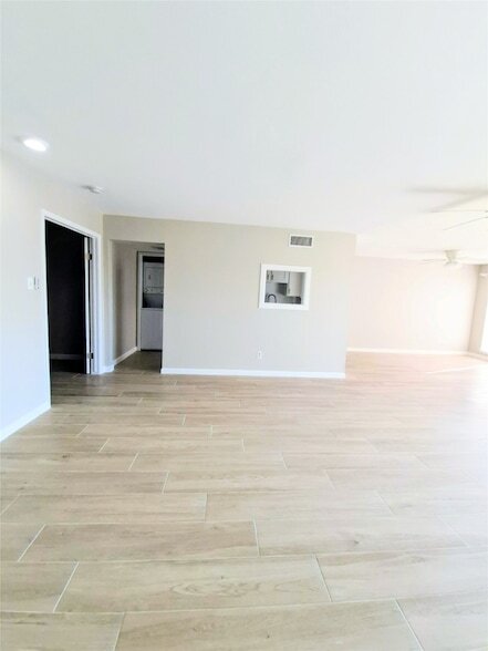 Building Photo - 500 Tiki Dr