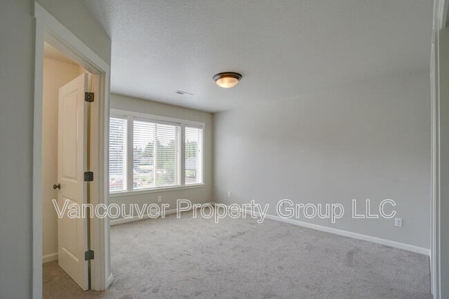 Building Photo - 5809 NE 71st Ave