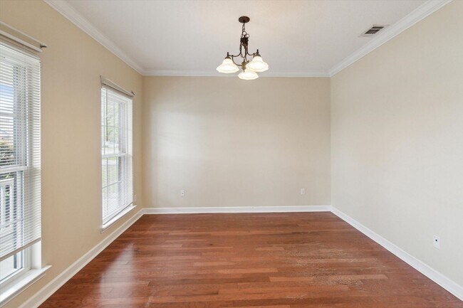 Building Photo - AVAILABLE JUNE [PETS PERMITTED]