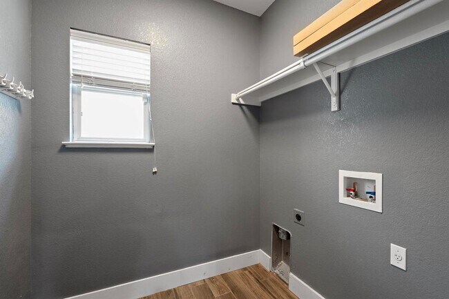 Building Photo - 11416 Flushwing Dr