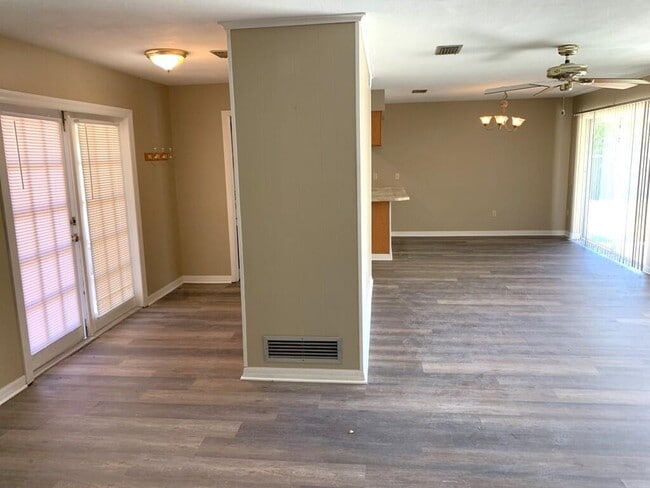 Building Photo - 935 Bolton Ln