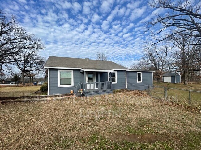 Primary Photo - 1030 Oak Dr