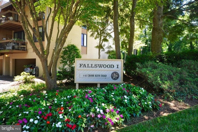 Building Photo - 5 Cross Keys Rd