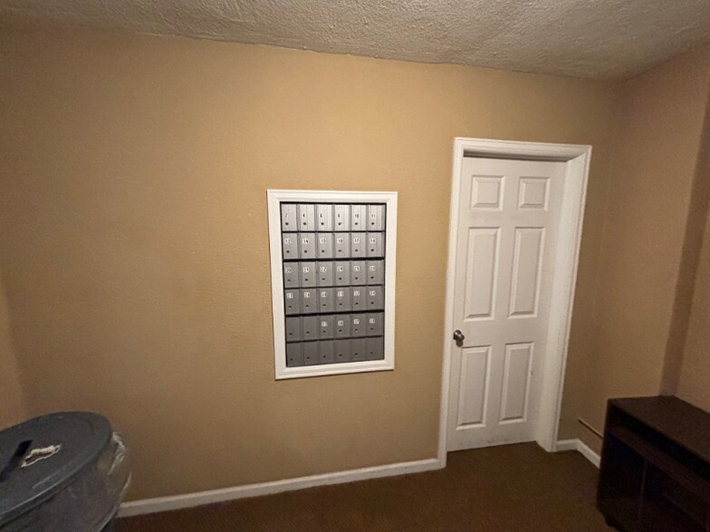 Building Photo - 85 N Grant St