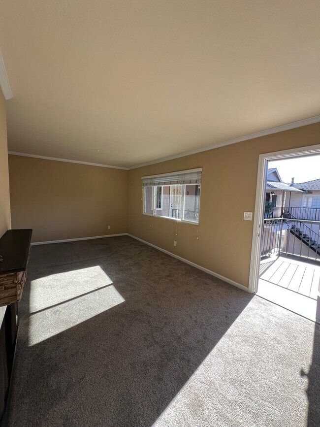 Building Photo - 414 21st St