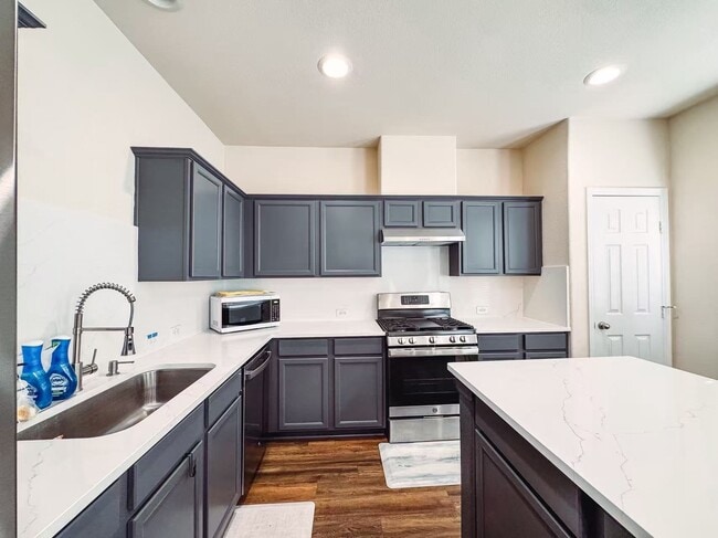 Building Photo - 3923 Calgary Cir