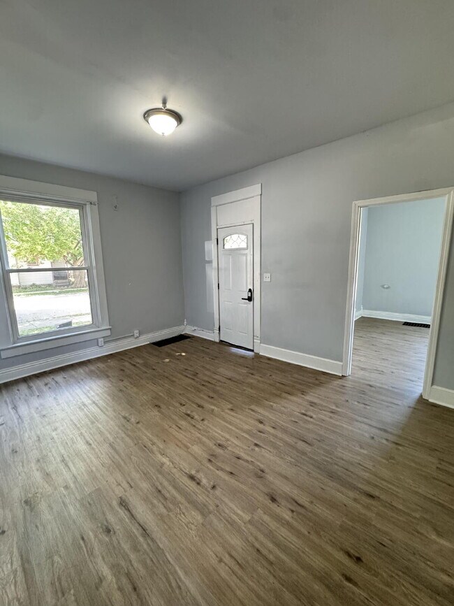 Building Photo - Spacious 3BR/2BA Home in Lafayette – Pet Friendly + Shared Laundry!