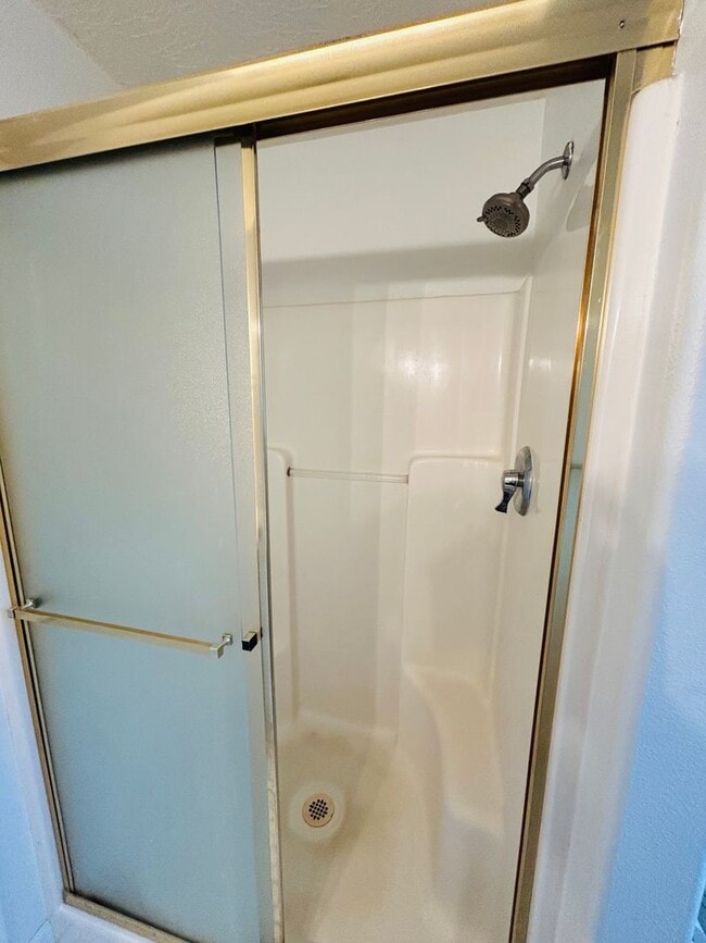 Building Photo - Adorable SW Portland Home Now Available