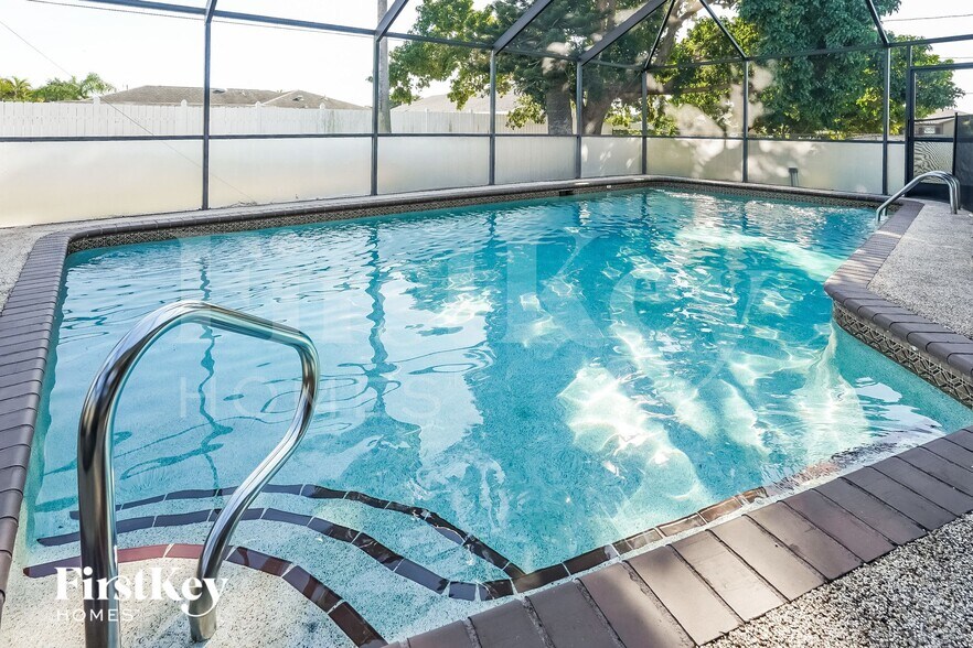 Building Photo - 3413 SE 11th Ave