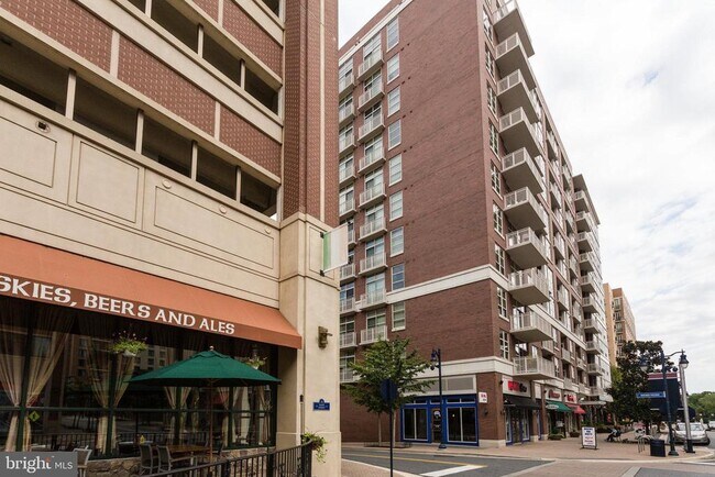 Building Photo - 145 Riverhaven Dr