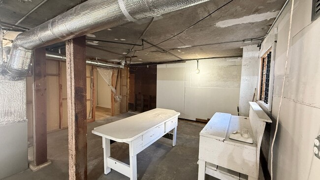 Building Photo - DREAM HOME! Spacious 3 BR + Sunroom/ 1.5 BA  in the Richmond area- AMSI