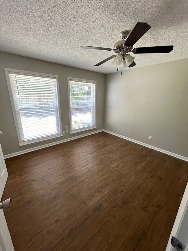 Building Photo - 198 Wendwood Dr