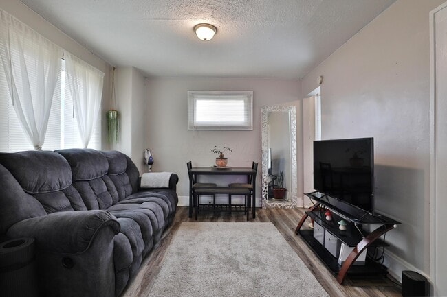 Building Photo - 1599 Mooberry St