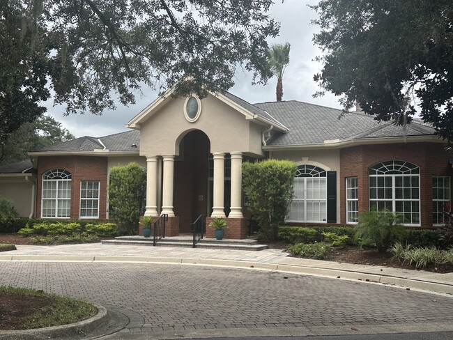 Building Photo - 13810 Sutton Park Dr N