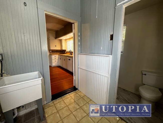 Building Photo - Charming 3 bedroom, 2 bathroom home in the...