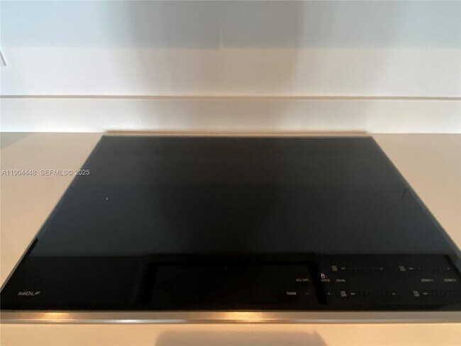 Building Photo - 801 S Miami Ave