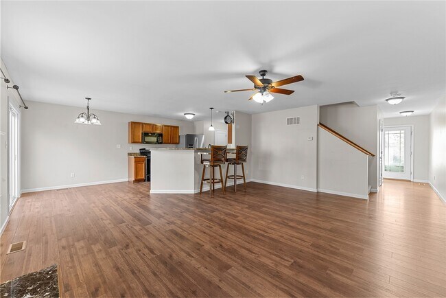 Building Photo - 467 Parkgate Dr