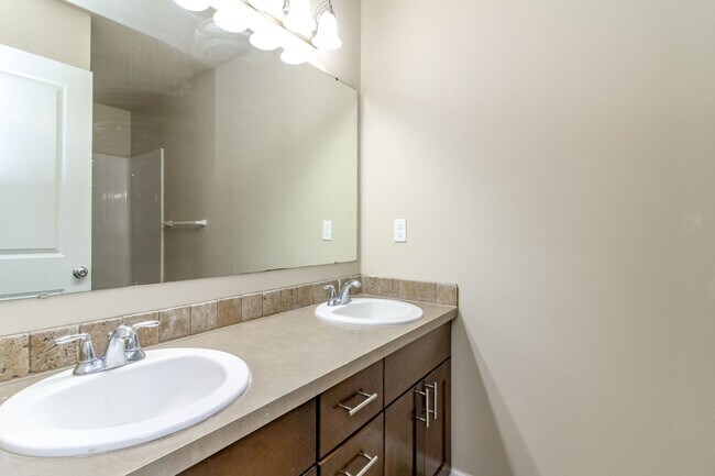 Building Photo - Beautiful Home in Highly Sought After Yelm...
