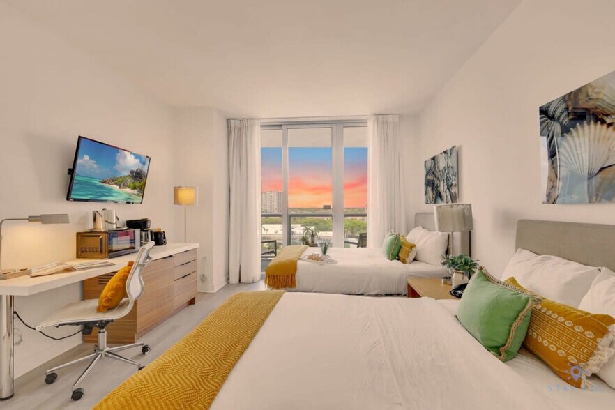 Building Photo - 2602 E Hallandale Beach Blvd