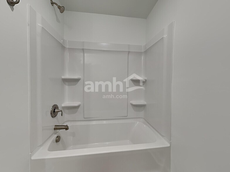 Building Photo - 531 Armstrong Curv