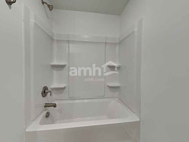 Building Photo - 547 Armstrong Curv