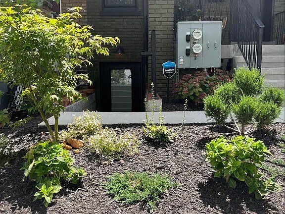 Building Photo - 331 W St NE