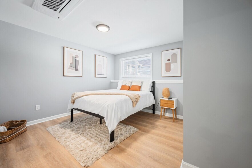 Building Photo - 81 Luna St