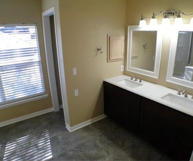 Building Photo - 18843 Appletree Hill Ln