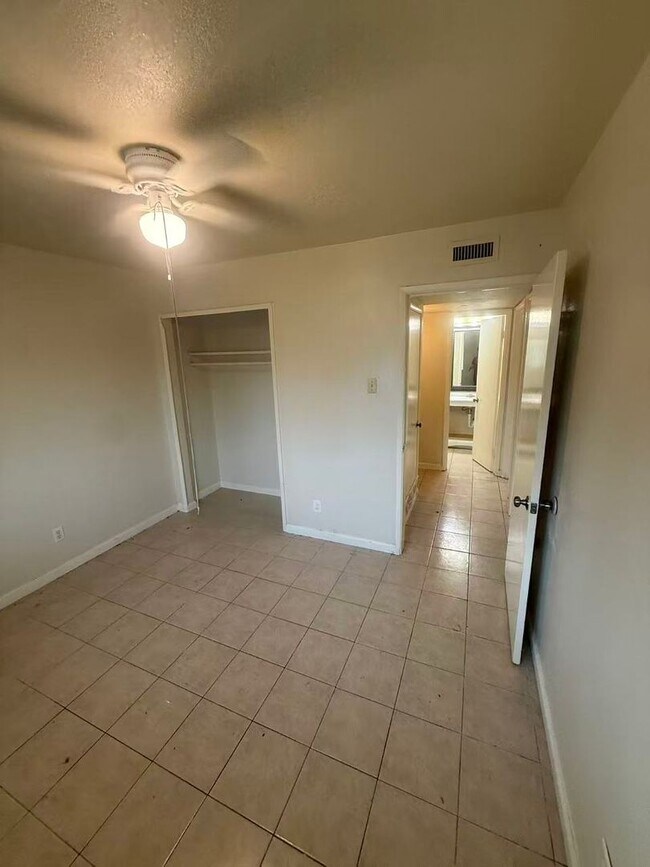 Building Photo - Beautiful 3 Bedroom 2 Bathroom in Plano!