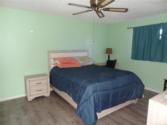 Building Photo - 11135 Carriage Hill Dr