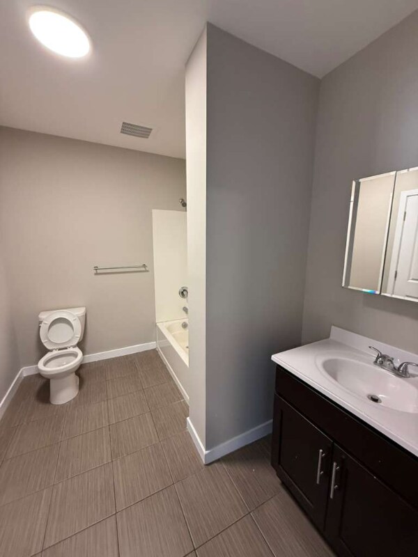 Building Photo - 329 W State St