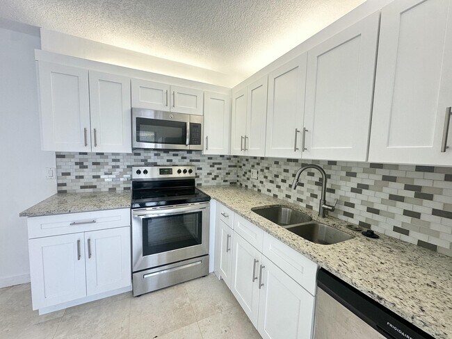 Building Photo - 173 Lake Arbor Dr
