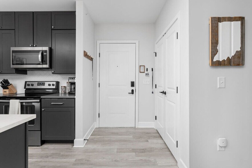 Building Photo - 5858 N College Ave